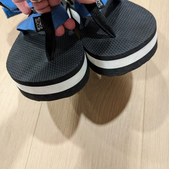 Woman's platform Teva sandals - Picture 6 of 15